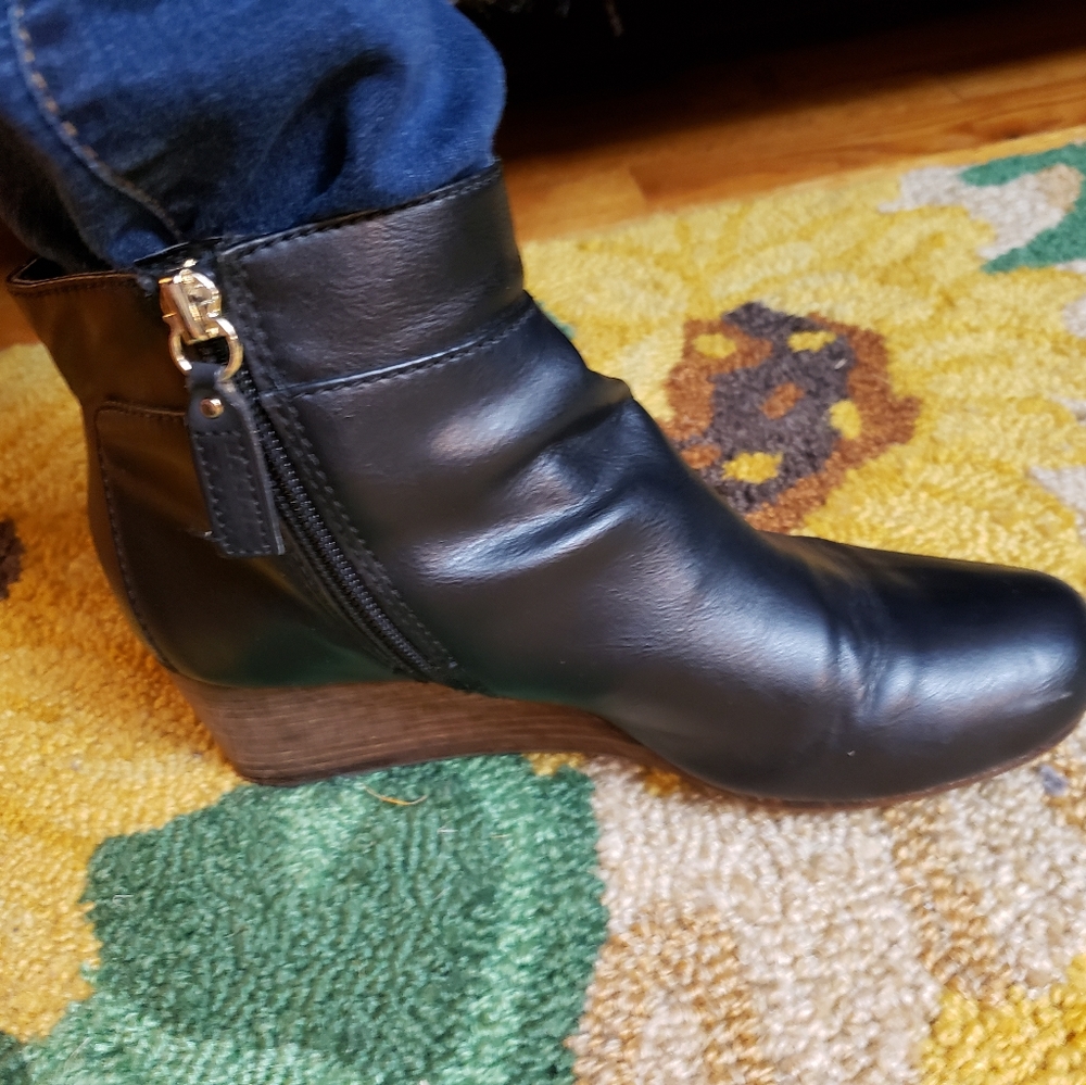 Used Dr. Scholls Booties - Picture 6 of 12